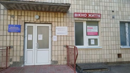 У «вікні життя» при пологовому відділенні Тернопільської міської лікарні №2 невідома жінка залишила немовля