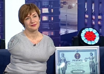 Сильна духом: жителька Тернопільщини, яка народилася без рук, встановила рекорд України