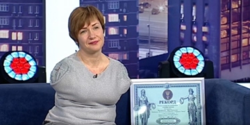 Сильна духом: жителька Тернопільщини, яка народилася без рук, встановила рекорд України