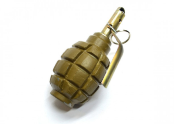 Житель Тернопільщини на власному подвір’ї під хатою зберігав небезпечні предмети