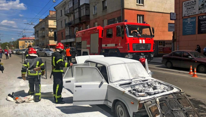 У центрі Тернополя горів автомобіль
