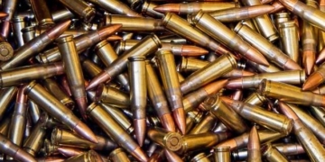 У Тернопільському парку знайшли пакет із боєприпасами