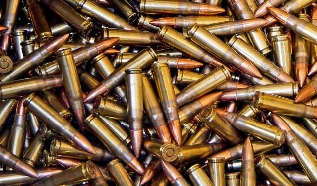 У Тернопільському парку знайшли пакет із боєприпасами