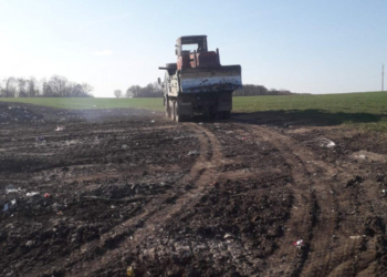 Біля Озерної впорядкували величезне стихійне сміттєзвалище