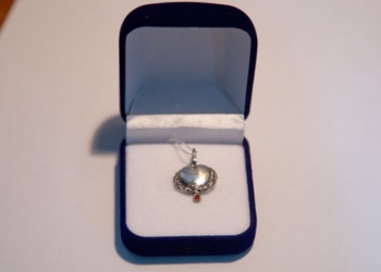 Дітям з Тернопільщини вручили особливі пам’ятні кулони