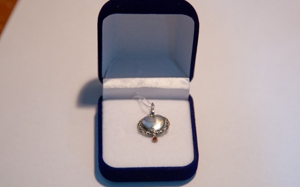 Дітям з Тернопільщини вручили особливі пам’ятні кулони