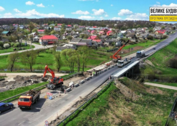 У Підгородньому продовжується ремонт мосту