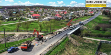 У Підгородньому продовжується ремонт мосту
