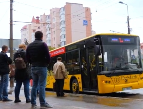 У Тернополі скасували часові обмеження проїзду пенсіонерів у транспорті