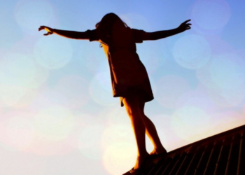 У Тернополі молода дівчина хотіла стрибнути із даху