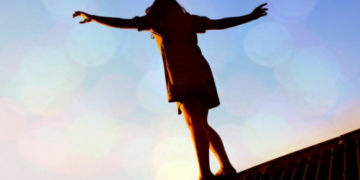 У Тернополі молода дівчина хотіла стрибнути із даху