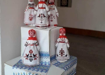 У Тернополі функціонує ювілейна виставка писанок, листівок та унікальних ікон