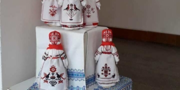 У Тернополі функціонує ювілейна виставка писанок, листівок та унікальних ікон