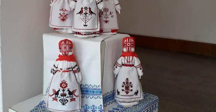 У Тернополі функціонує ювілейна виставка писанок, листівок та унікальних ікон