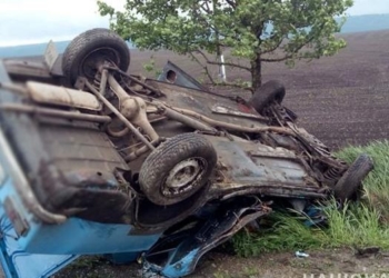 На Тернопільщині п’яний 21-річний водій врізався у дерево