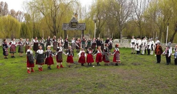 На Тернопільщині гурт озвучив автентичні гаївки