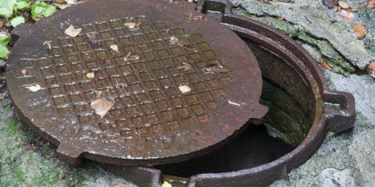 У Тернопільській області в каналізації знайшли тіло чоловіка, якого розшукували півроку