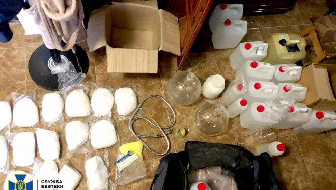 СБУ викрила у двох регіонах підпільні нарколабораторії з виготовлення амфетаміну