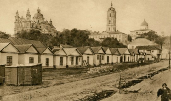 Українізація Почаївської лаври у 1920-1930-х роках. Синьо-жовті прапори замайоріли на масовій акції протесту