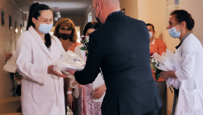 Символічні подарунки: у Тернополі нагородили новонароджених дітей