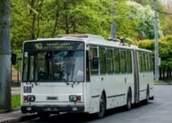 У Тернополі чоловік випав з салону тролейбуса