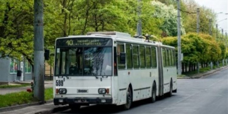 У Тернополі чоловік випав з салону тролейбуса