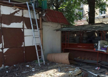 У Тернополі триває демонтаж незаконно встановлених споруд