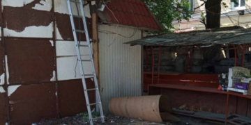 У Тернополі триває демонтаж незаконно встановлених споруд