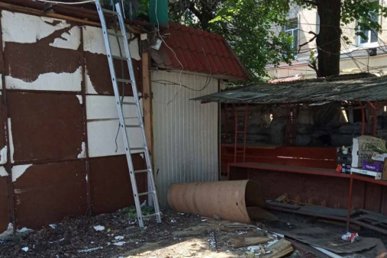 У Тернополі триває демонтаж незаконно встановлених споруд