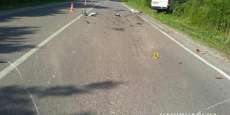 Поліцейські Тернопільщини встановлюють обставини зіткнення мікроавтобуса та бензовоза