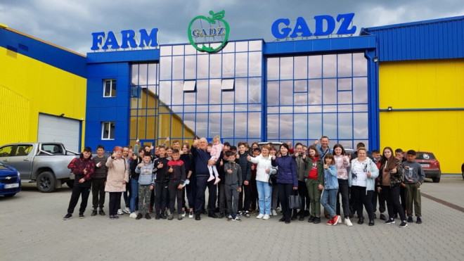 Учні Новоставської ЗОШ відвідали з екскурсією ФГ «Гадз»