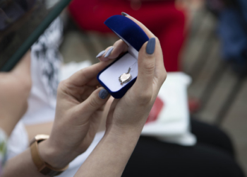 Дітям із Тернопільщини вручили обереги “Батьківське серце”