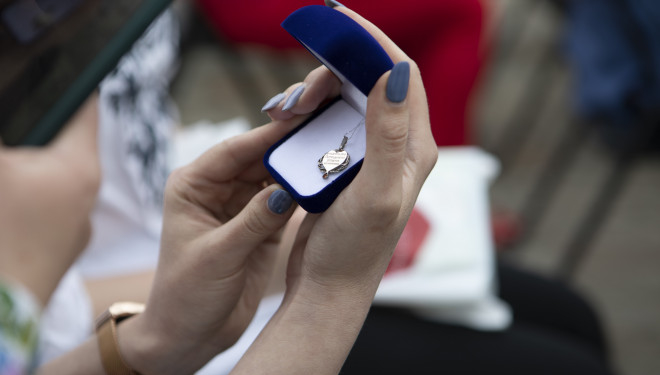 Дітям із Тернопільщини вручили обереги “Батьківське серце”