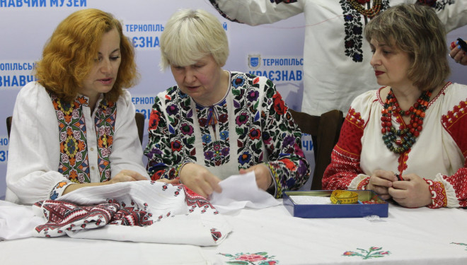 На Тернопільщині розпочали вишивати “рушник єднання”