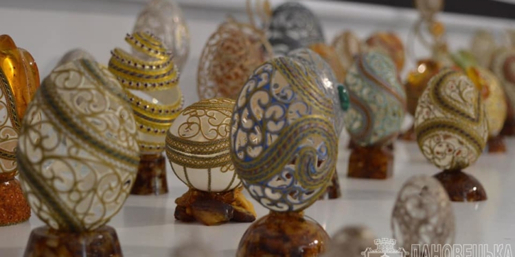 На Тернопільщині перебуває унікальна виставка “Волинського Феберже”