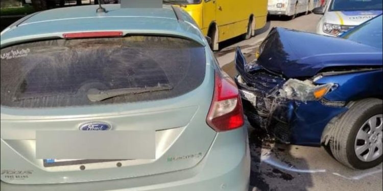 Правоохоронці розслідують ДТП на Злуки у Тернополі (Фото)