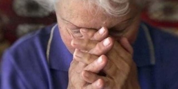 Обіцяючи компенсацію за неякісний товар, шахраї видурили у тернополянки майже 100 000 гривень