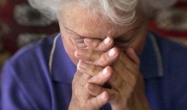 Обіцяючи компенсацію за неякісний товар, шахраї видурили у тернополянки майже 100 000 гривень