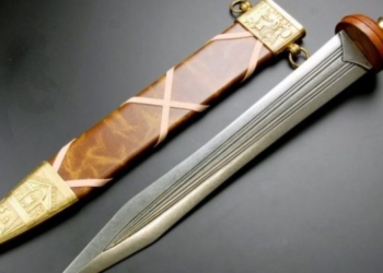 Житель Тернопільщини придбав на ринку римського меча і потрапив до суду