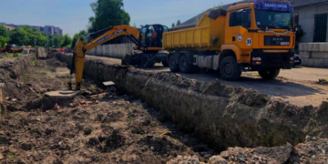 Тривають роботи з будівництва дощового колектора у Тернополі на вулиці Галицькій