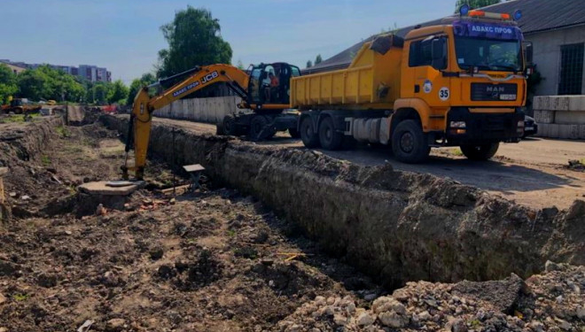 Тривають роботи з будівництва дощового колектора у Тернополі на вулиці Галицькій