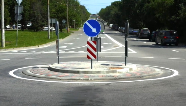 У Тернополі на перехресті вулиць Корольова – Купчинського впроваджено круговий рух транспорту