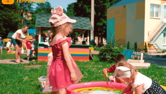 У тернопільському садочку №4 «Усмішка» працює літній оздоровчий табір для дітей