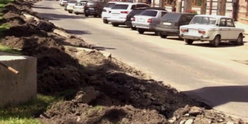 На вулиці С. Крушельницької у Тернополі оновлюють технічну смугу