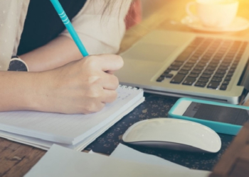 Жителі Тернопільської громади можуть підвищити рівень цифрової грамотності на національній онлайн-платформі Дія.Цифрова освіта