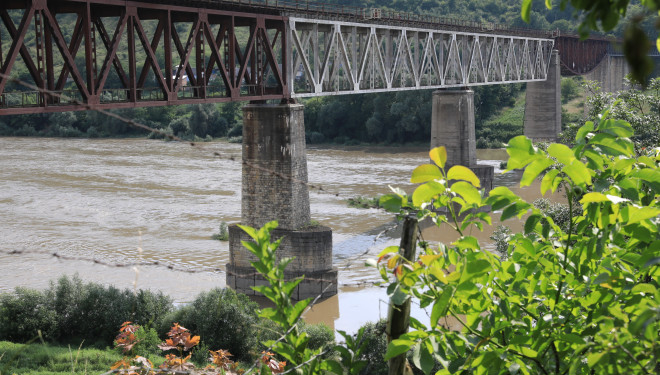 На Тернопільщині пом’янули сотні патріотів, яких скинули з моста в палаючих вагонах