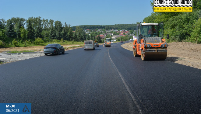 На Тернопільщині завершують ремонтувати найдовшу дорогу
