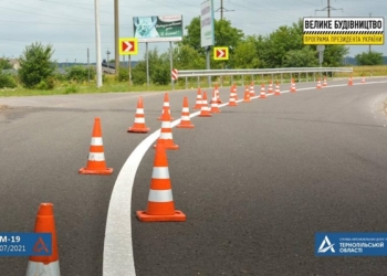 На Тернопільщині розпочали наносити дорожню розмітку за новою технологією