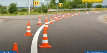 На Тернопільщині розпочали наносити дорожню розмітку за новою технологією