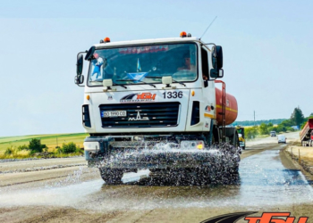 У Тернополі працює поливальна техніка